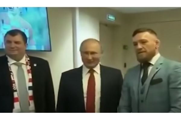 ナーマクレガーとプーチンの談笑