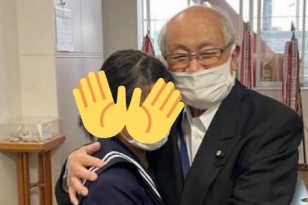 秀岳館校長と女子生徒
